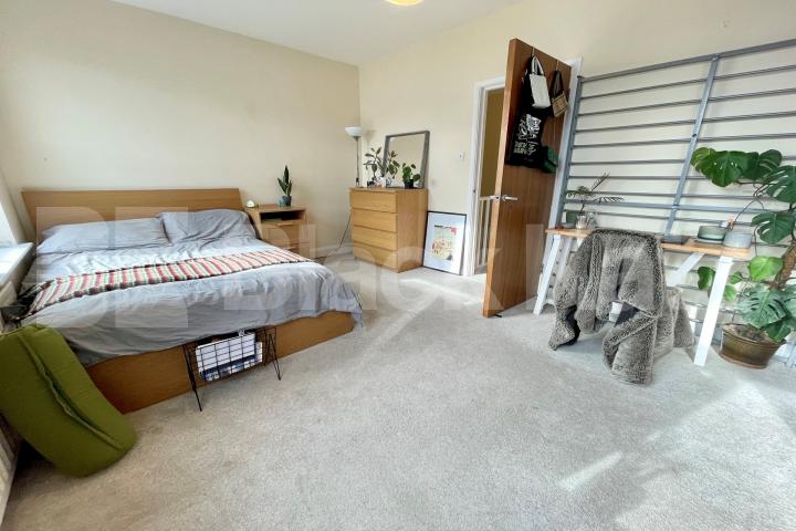 Offering 1235 Sq.Ft.of living space with charming garden & extra study room Charleston street , Elephant and Castle